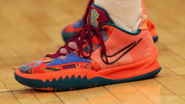 New York Knicks guard Evan Fournier wears the Nike Kyrie Low 4 '1 World 1 People' sneakers against the Chicago Bulls on March 28, 2022.